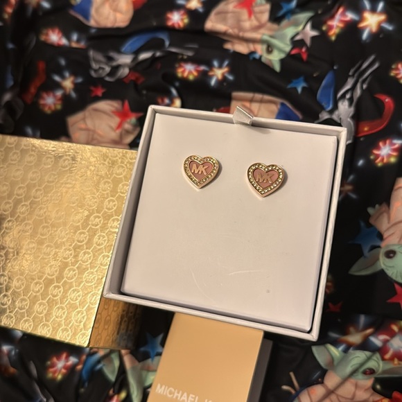 $75 NEW MICHAEL KORS DIAMOND ACCENT CRYSTAL GOLD MK LOGO EARRINGS HEART PINK BOX - Picture 5 of 9